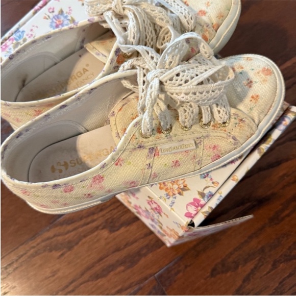 Loveshackfancy superga sneakers white floral laces used in good condition - Picture 4 of 4